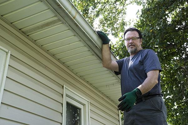 team at Gutter Cleaning of Lynwood